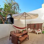 2 Bedroom Apartment In Alameda