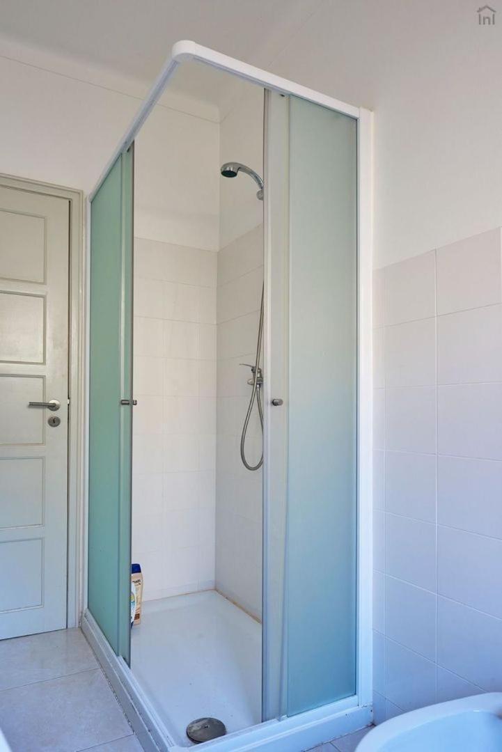 2 Bedroom In Alameda Apartment