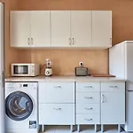 2 Bedroom Apartment In Alameda